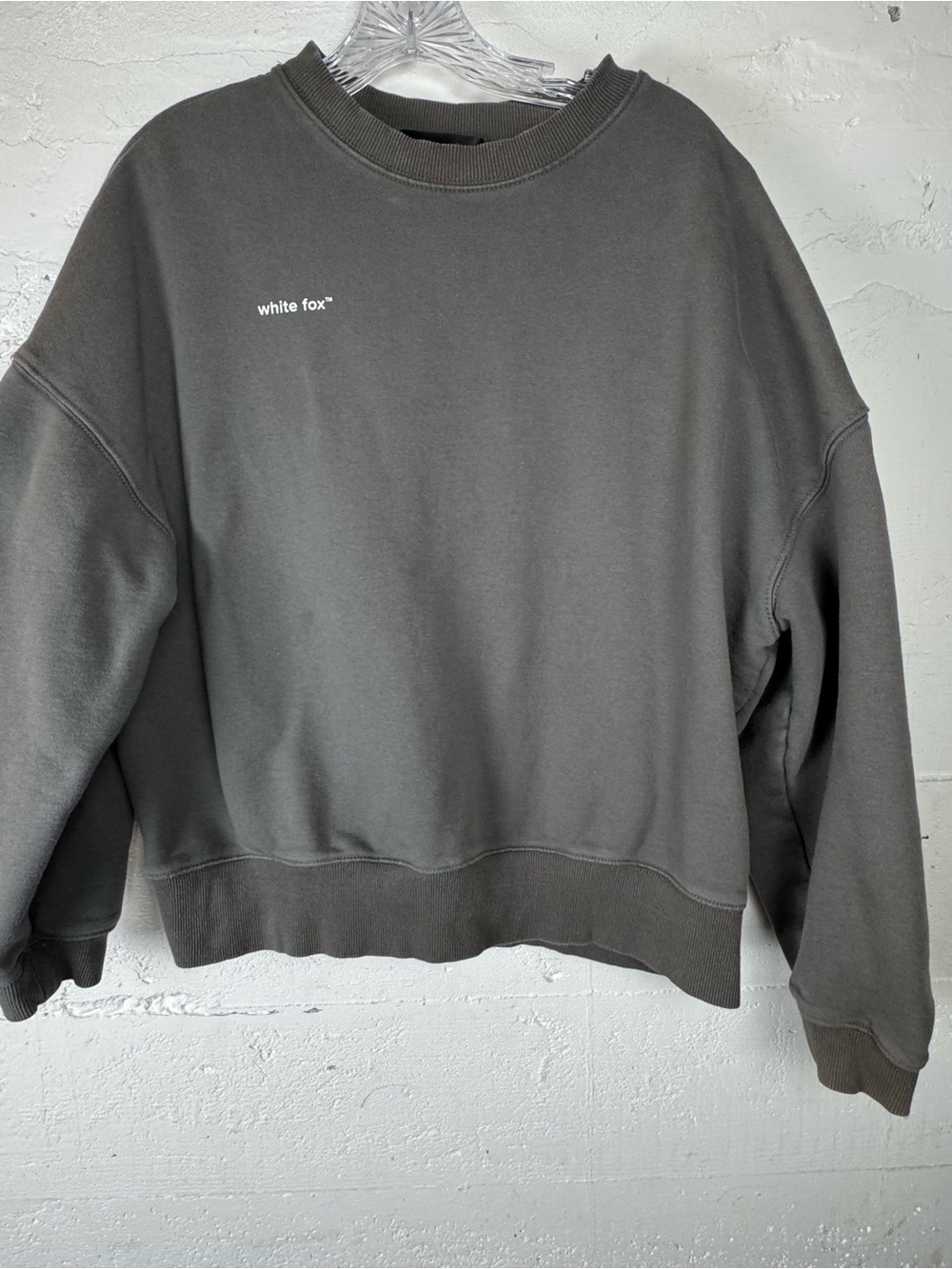 White Fox Women’s  Gray Crewneck ‎ Sweatshirt S/M  HTF see Note